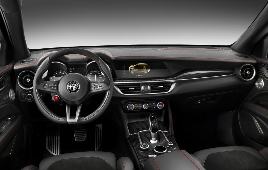 Торпедо Alfa Romeo Stelvio Quadrifoglio (949) 2017 года  (NA) (фото 23 из 25)